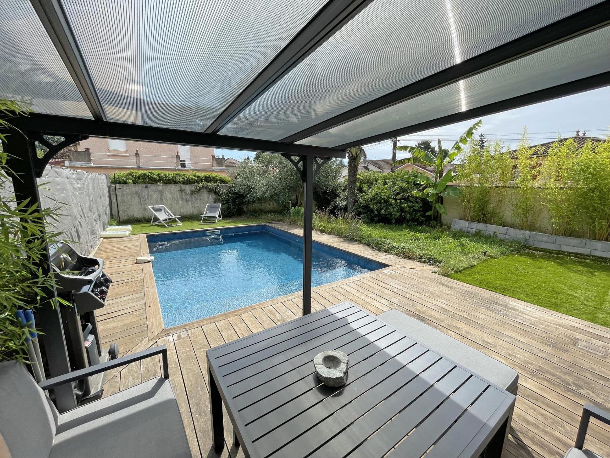 Unique! Jacuzzi Prive 35°C + Cinema Villa Entiere Meyzieu Exterior foto